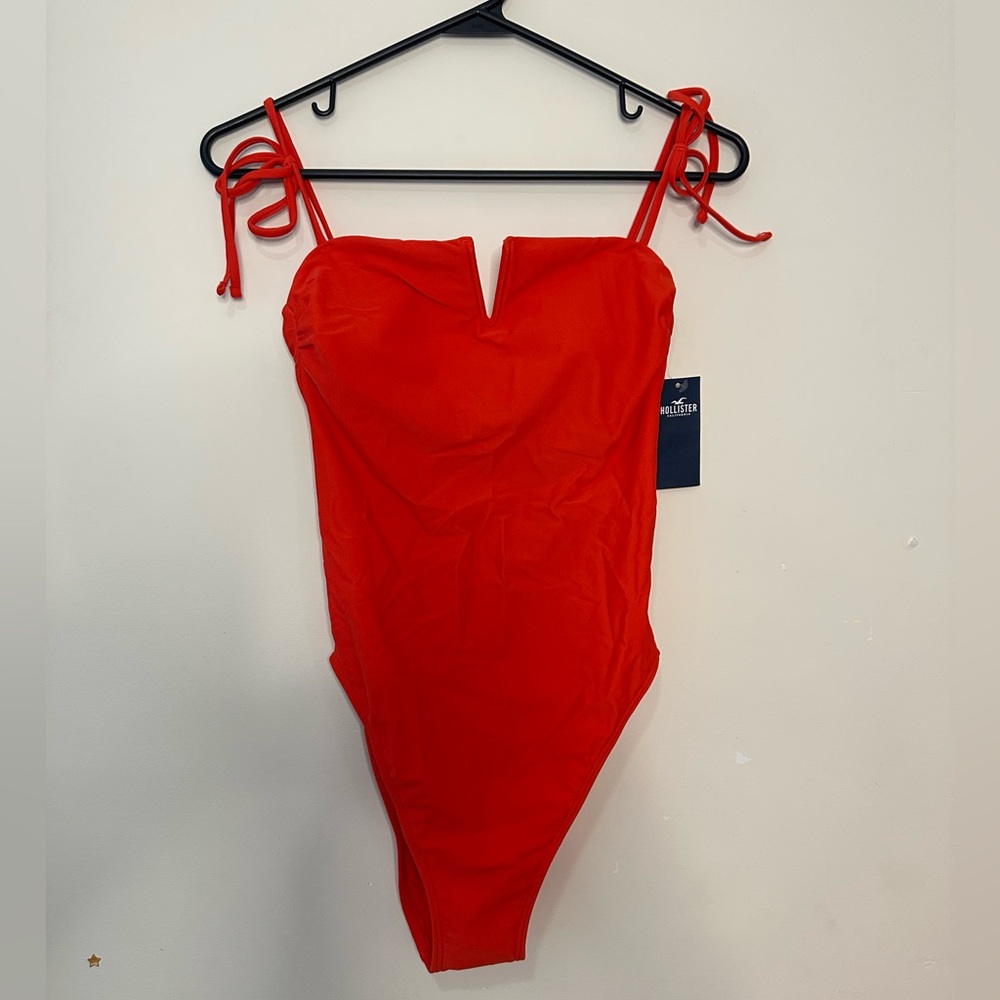 Hollister Red Notch Front One Piece Swimsuit Size Small NWT Strappy Tie Straps